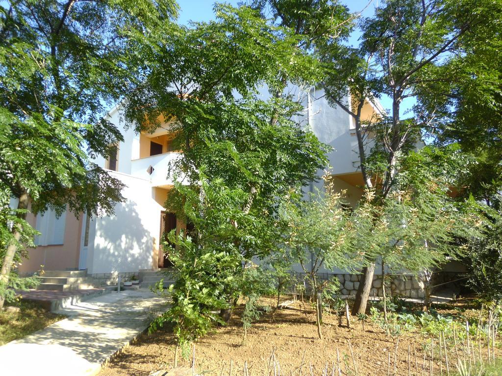 Apartments Kresimir Beauty With Shadow Trees And Parking Place Pag Town Zimmer foto